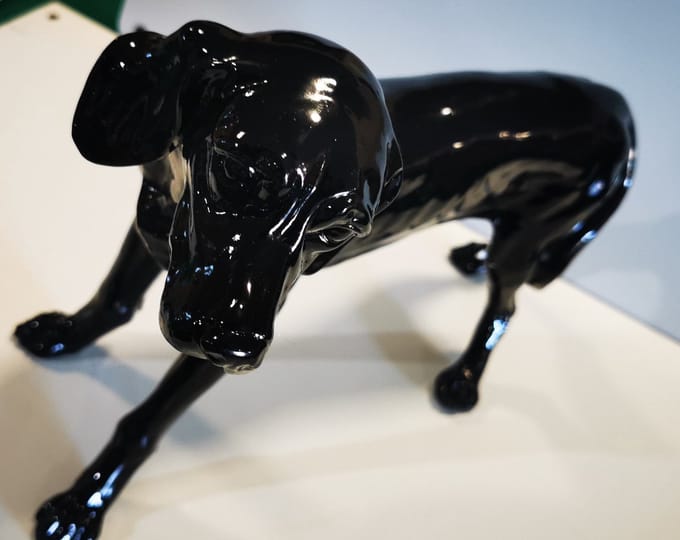 Pointer Hond beeld Zwart - Luxe Decoratiebeeld Hond - Atletisch Pointer Model - 30 cm Lang