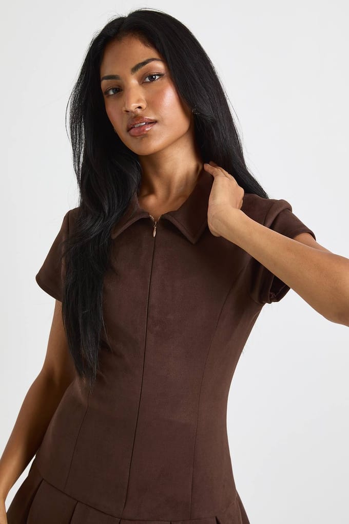 boohoo Dames Nep suede geplooide zoom mini-jurk | Chocolate | Maat: 14