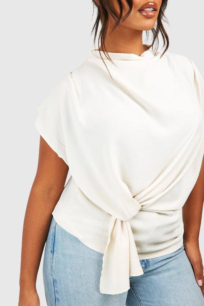 boohoo Dames Plus Knot Cowl Neck Blouse | Creme | Maat: 48