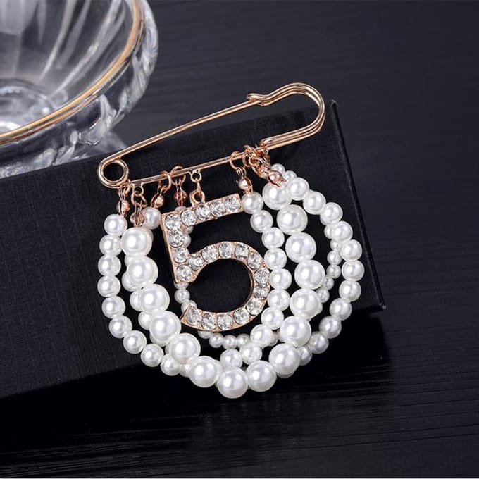 Retro Camellia Luxe Merk Stijl Bloemen Revers Spelden Nummer 5 Parels Broches Bloemen Broche Broach Sieraden Voor Vrouwen white