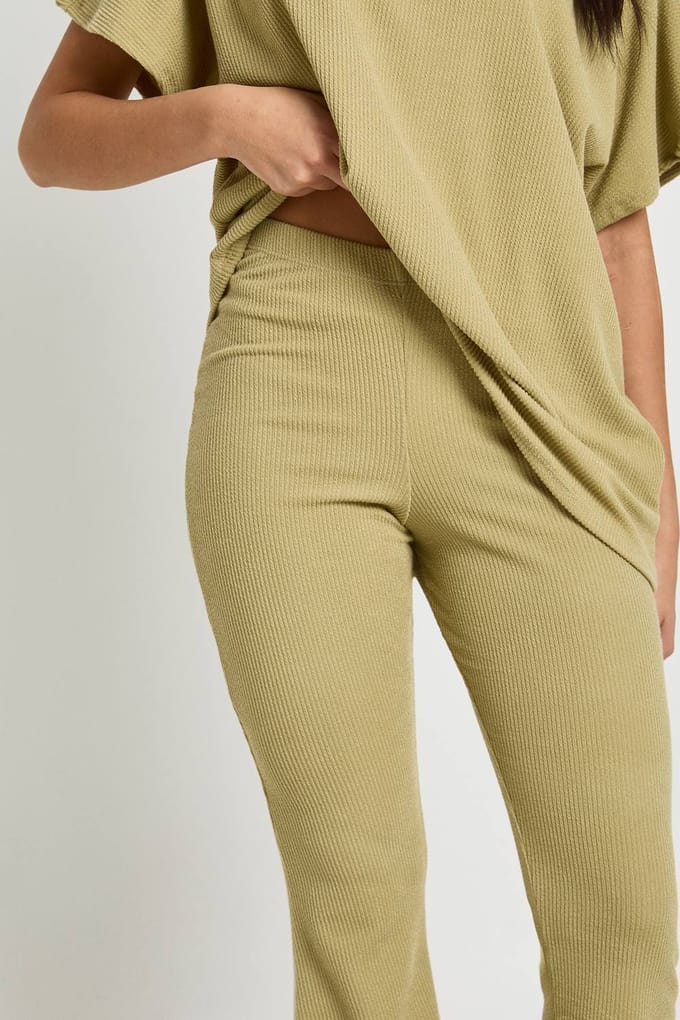 boohoo Dames Tweetonige Geribbelde Wijduitlopende Legging & Top Set | Sage | Maat: 8