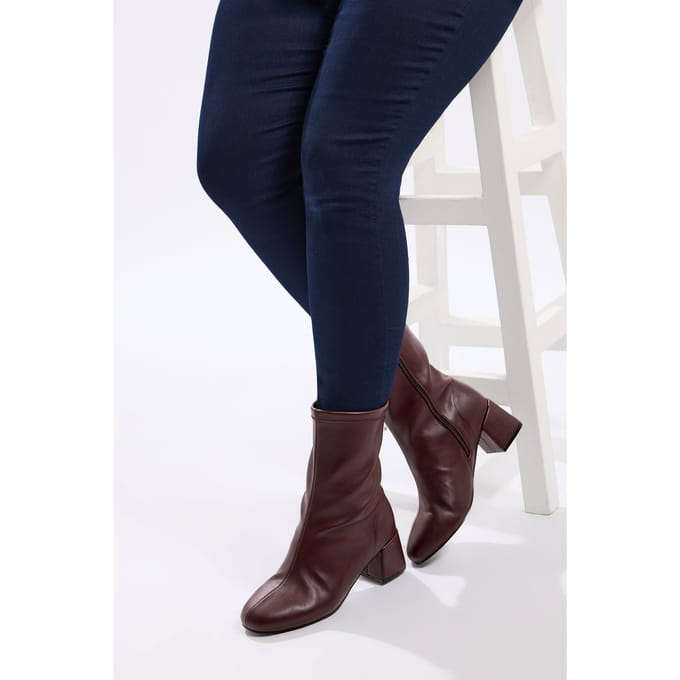 Yours Bordeauxrode Stretchlaarzen Met Blokhak En Extra Brede Eeepasvormsize 38EEE