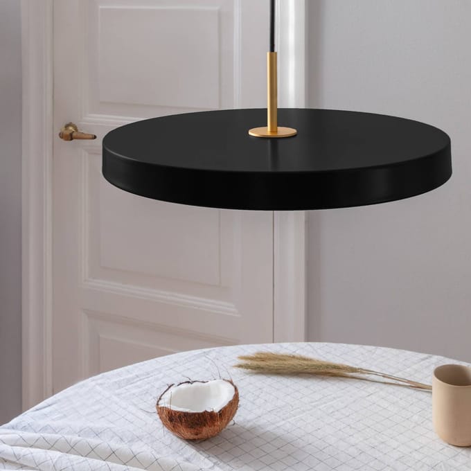 UMAGE Asteria medium hanglamp messing zwart
