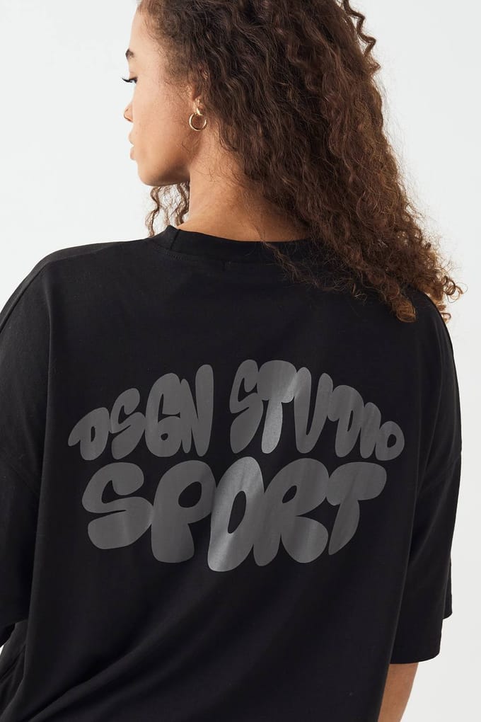 Dames DSGN Studio Sport Bedrukt Oversized T-Shirt | Zwart | Maat: Medium