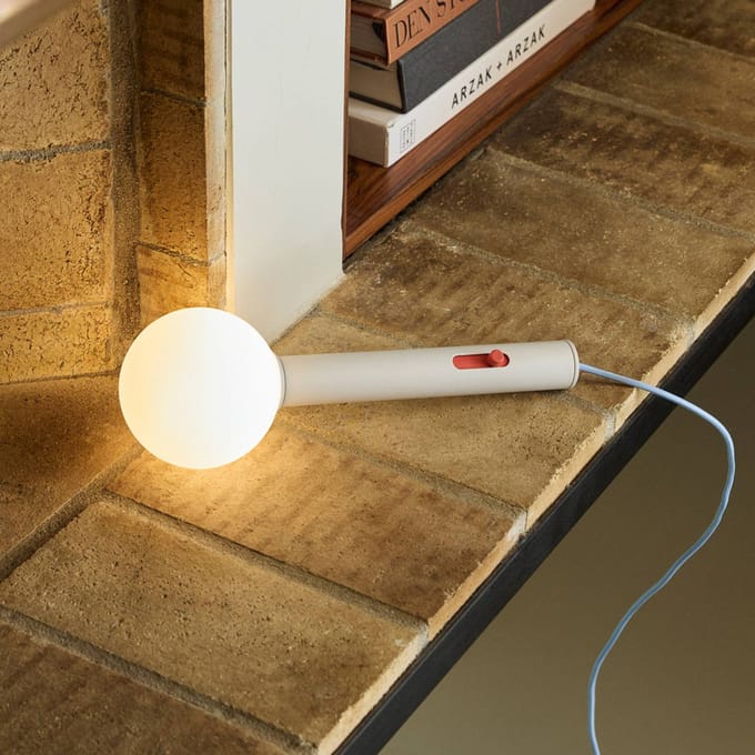 Hübsch LED wandlamp Talk, lichtgrijs/blauw, lengte 30 cm, ijzer/glas