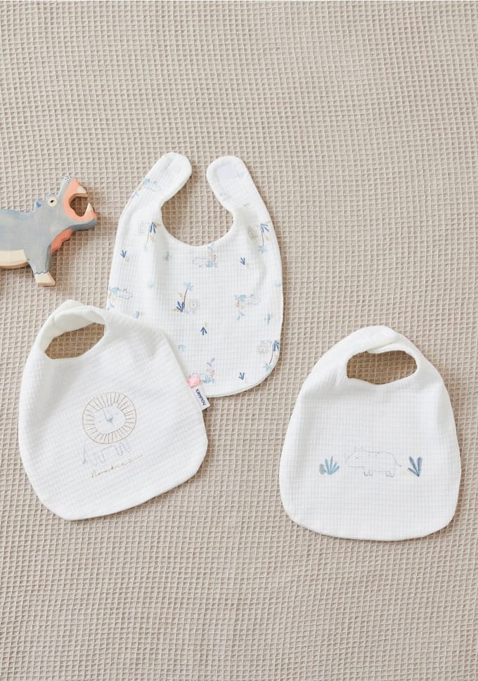 Noukie's - Bavet set - 3 pack - Wafeljersey slabbetjes met savanneprint - ecru