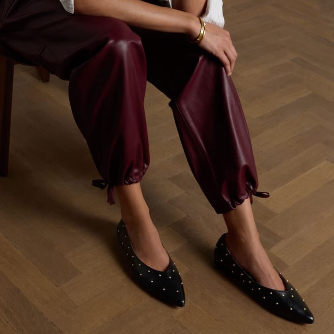 Manfield - Dames - Zwarte leren loafers met studs - Maat 41