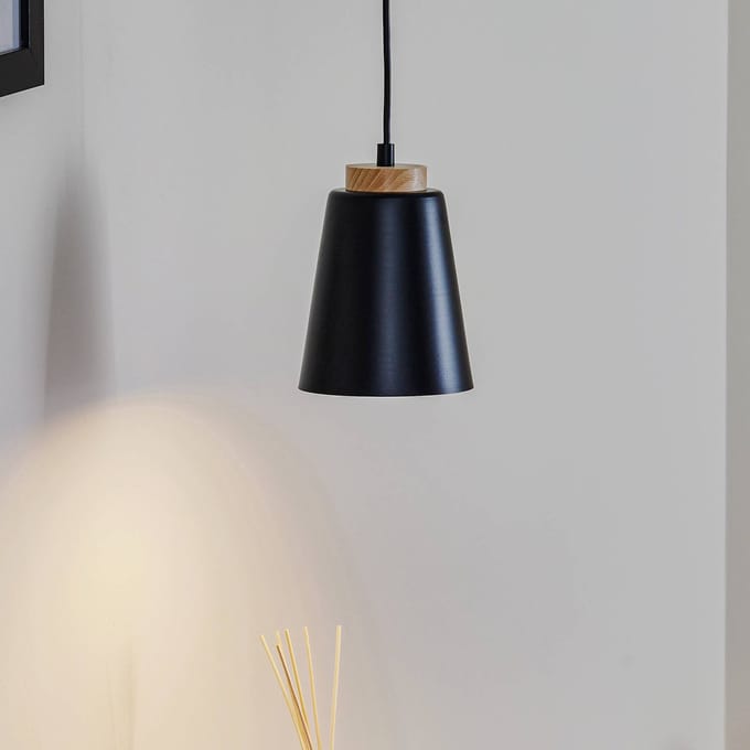 Zwarte hanglamp BOLERO met hout, Scandinavische stijl, E27
