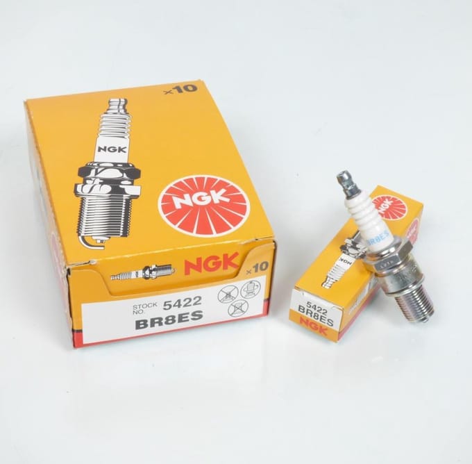Bougie d'allumage NGK pour Moto Generic 50 Trigger X 2006 à 2012 BR8ES Neuf