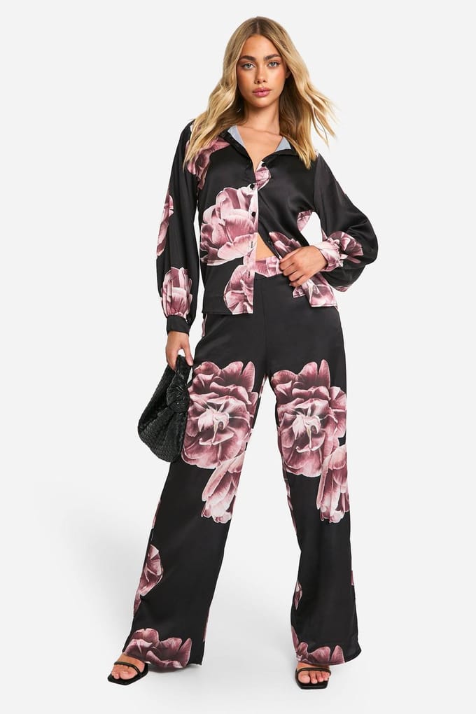 boohoo Dames Large Scale Floral Relaxed Fit Shirt | Black | Maat: 6