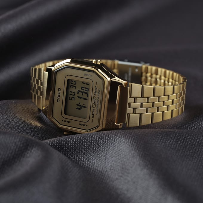 Casio Retro Digital LA680WEGA-9ER Dameshorloge 28,6 mm - Goudkleurig