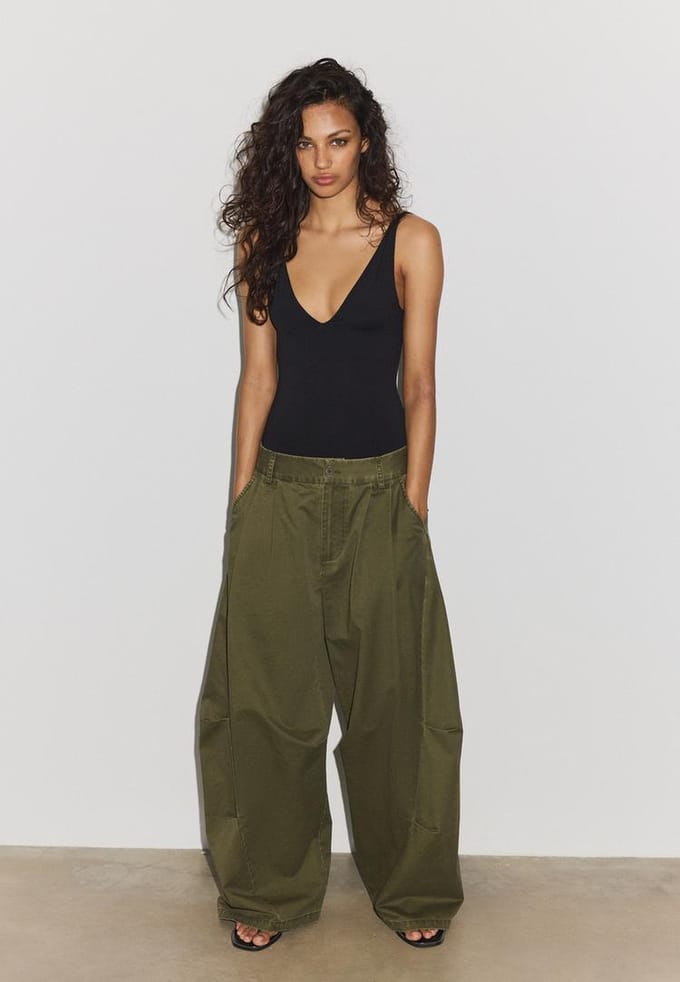 Stradivarius Body met V-hals en spaghettibandjes  Zwart L