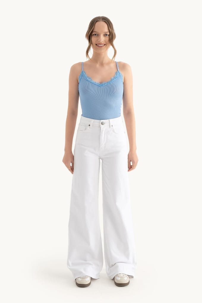V-hals Korte Top met Kantdetail