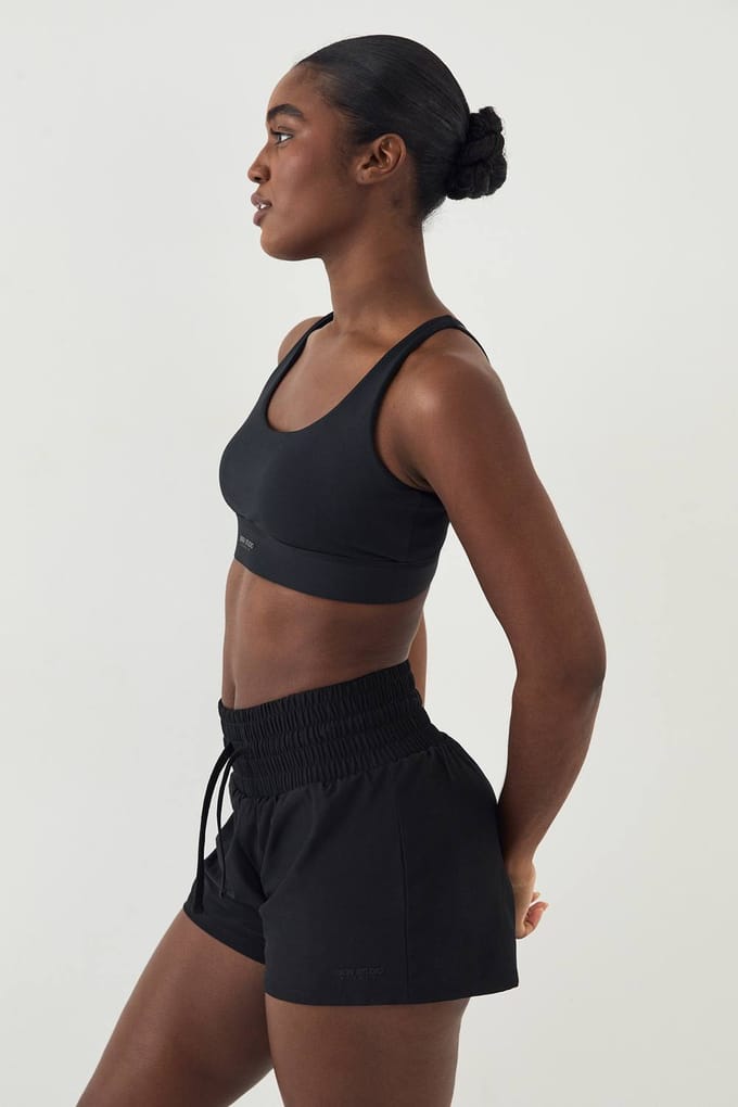 Dames DSGN Studio Ultra Sculpt Cross Back Sportbeha | Zwart | Maat: XS