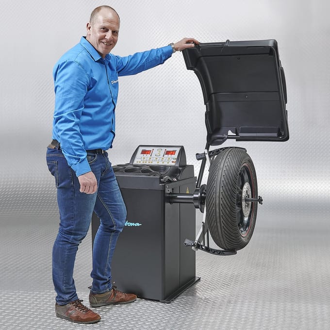 Datona® Digitaal motorbanden balanceer apparaat 230V (inclusief adapters)