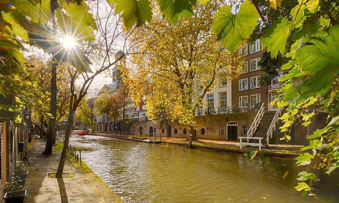 Fotobehang Oude gracht Utrecht 450 x 260 cm - € 295,--