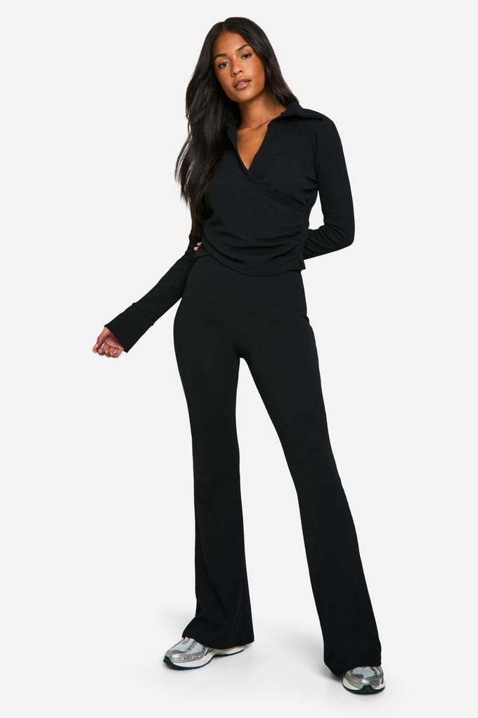 boohoo Dames Tall Crinkle Wrap Top en Flared Trouser Co-ord | Zwart | Maat: 46