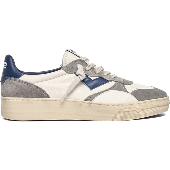 4b12 Witte sneakers