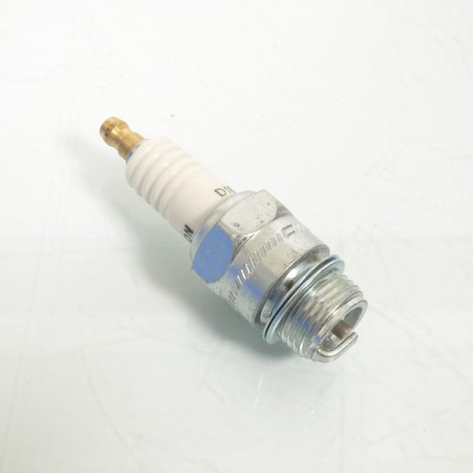 Bougie d'allumage Champion pour Moto Neige CCH514 / D14/013=AB-7 Neuf