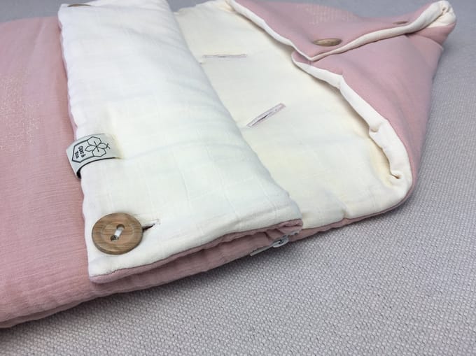 Oker en Mos - Voetenzak baby oudroze - 85x45cm