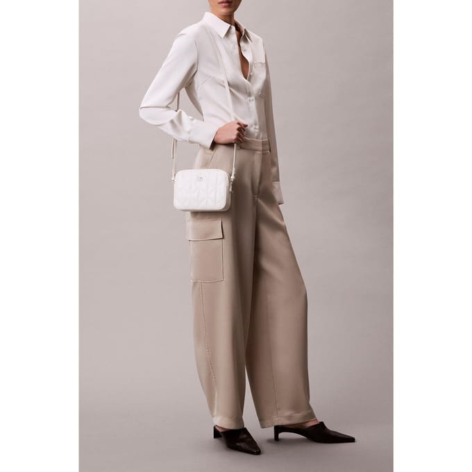 Calvin Klein Quilted Camera Bag Lily White Größe: OS | Umhängetaschen Outlet | Damen | Weiß