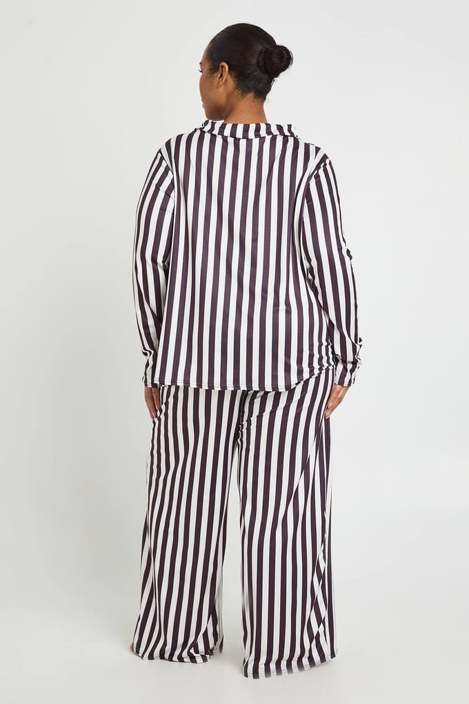 boohoo Dames Plus Stripe overhemd met lange mouwen & broekpyjamaset | Chocoladebruin | Maat: 46