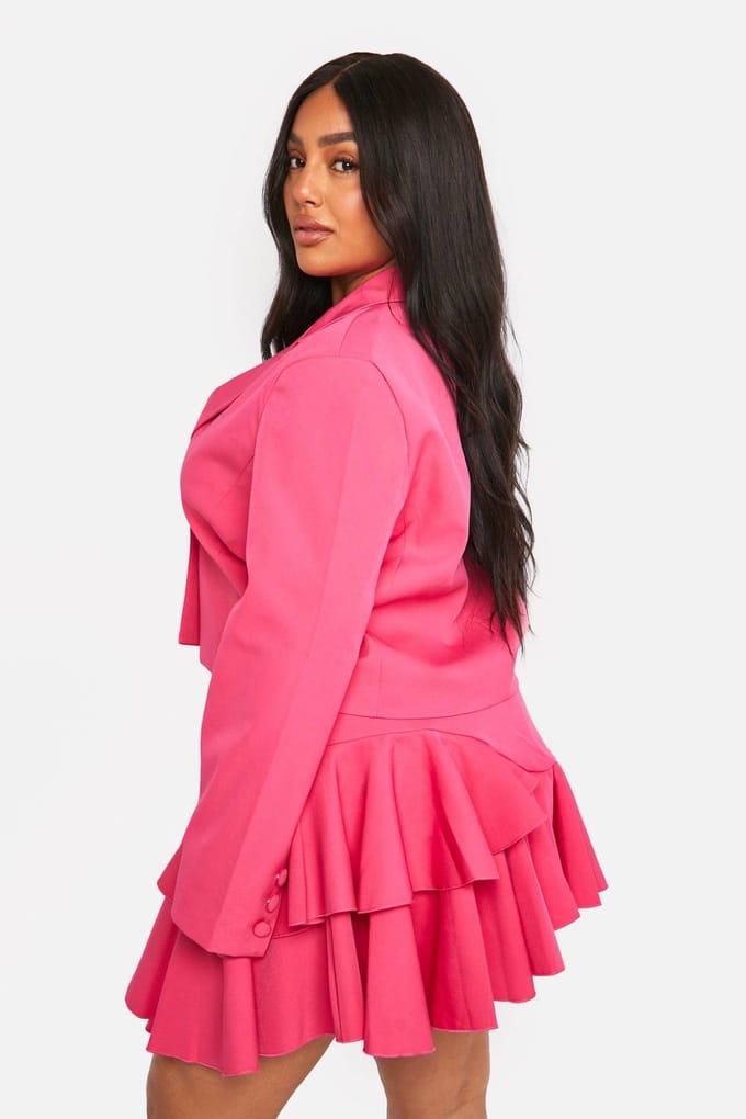boohoo Dames Plus Ruffle Hem Woven Mini Rok | Felroze | Maat: 54