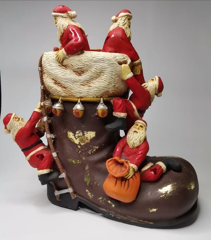 Statue, Beeld Kerstmannen in schoen 18cm.