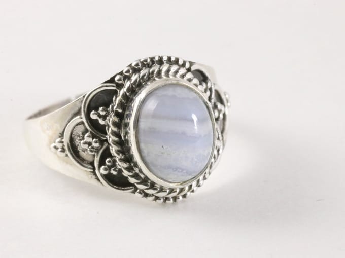 Bewerkte zilveren ring met blauwe lace agaat - maat 19