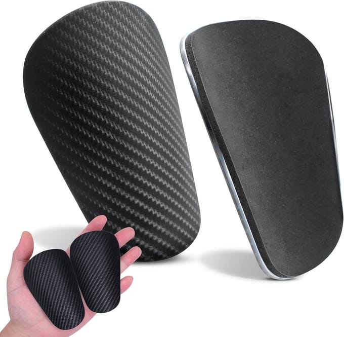 Lichte Voetbal Scheenbeschermers voor Heren, Dames en Kinderen - Ergonomisch en Compact - Mini 10x6.3 cm
