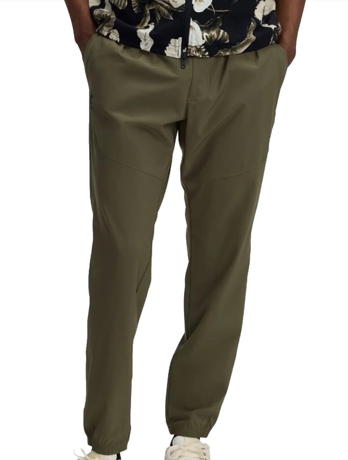 Under armour vibe woven trainingsbroek in de kleur groen.