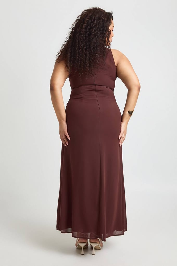 boohoo Dames Plus Cowl Neck Geplooide Rok Maxi Jurk | Chocoladebruin | Maat: 48