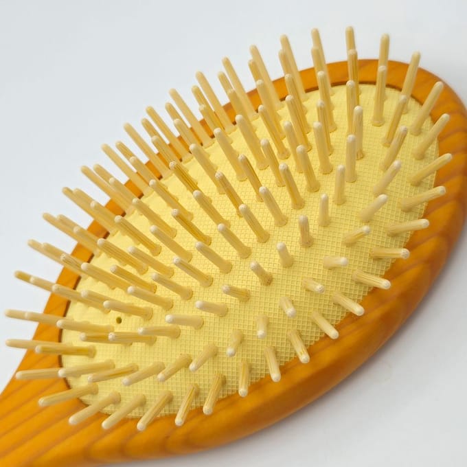 Innisfree Brosse à cheveux plate 1pc + Sample Gifts yellow