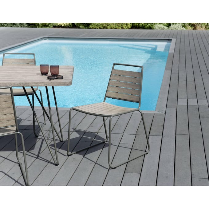 Set van 2 stapelbare stoelen van hout en metaal | Macabane