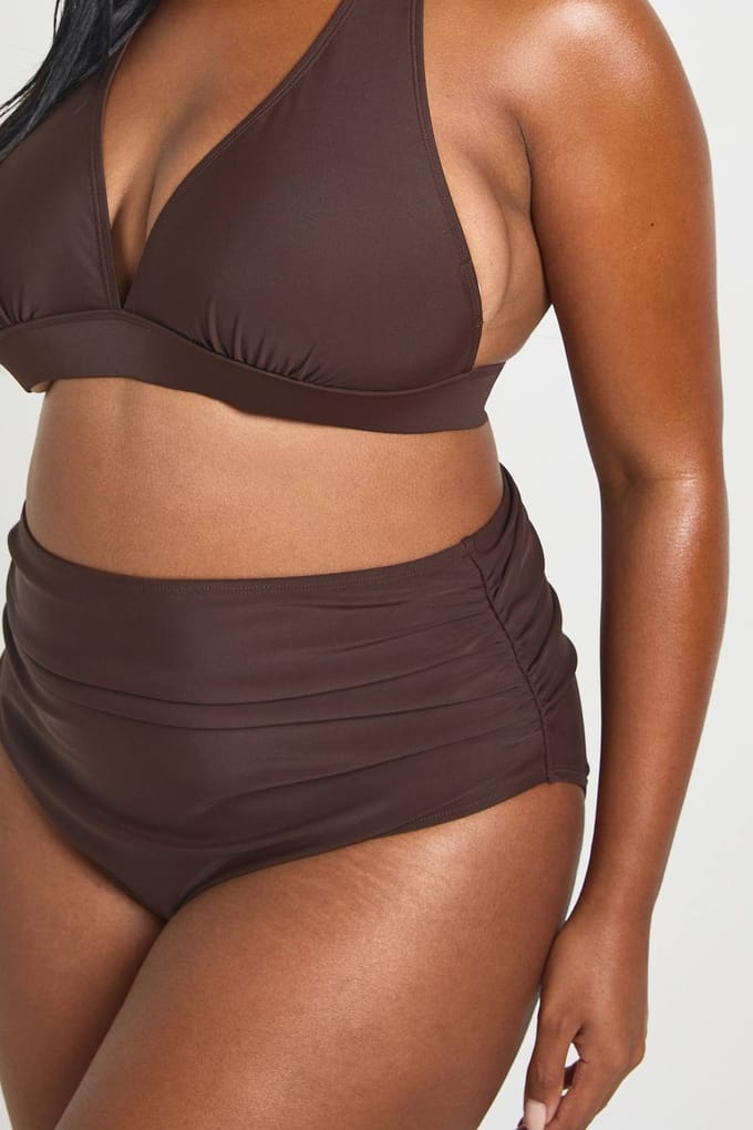 boohoo Dames Plus Essentials Gerimpelde Hoge Taille Slip | Chocolate | Maat: 28