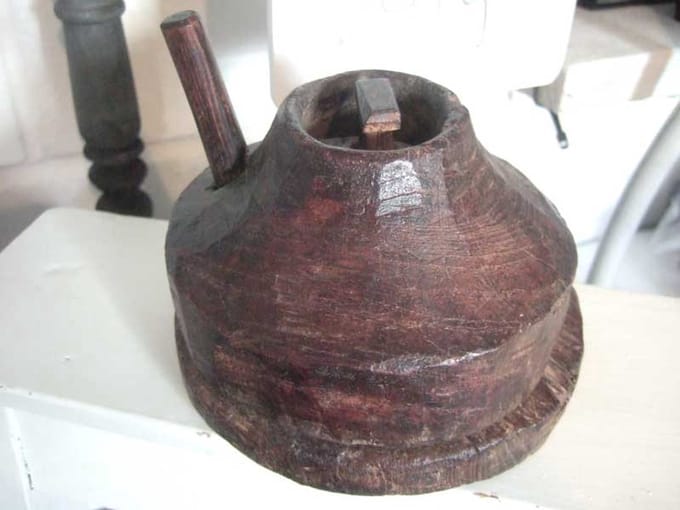 Oud houten molentje/grinder