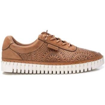 Vrouwelijke sneakers met opengewerkt ontwerp Carmela