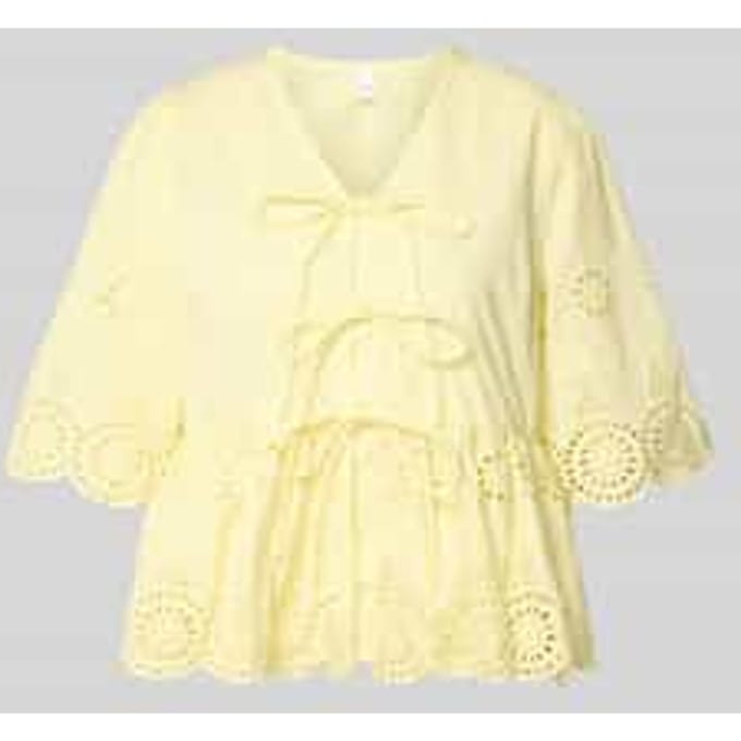 Blouse met broderie anglaise en vetersluiting model 'CORNELIA'