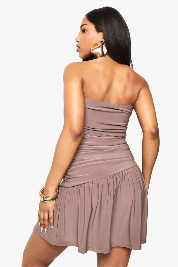 boohoo Dames Slinky geruffelde bandeau minijurk | Mokka | Maat: 38