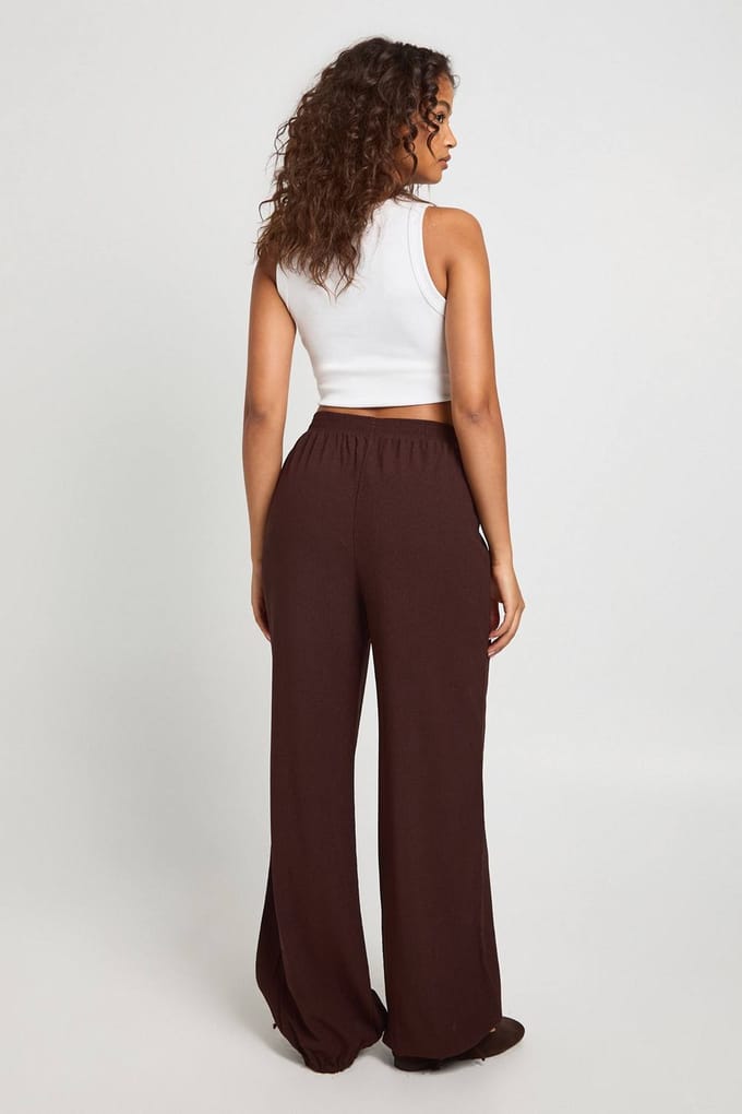 boohoo Dames Getextureerde bubbelzoom wijde pijpbroek | Chocolate | Maat: 8