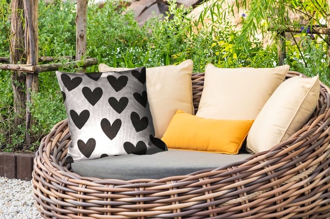Buitenkussen - Hartjes - Zwart - Beige - 45x45 cm - Weerbestendig