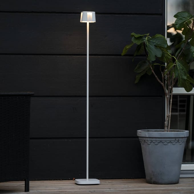 Konstsmide Mooie LED vloerlamp, wit, aluminium, IP54, dimmer, CCT