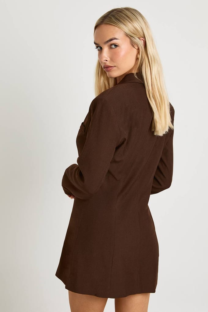 boohoo Dames BLAZERJURK MET GOUDEN DETAILS | Chocoladebruin | Maat: 42