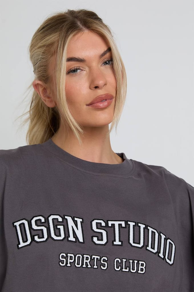 Dames Dsgn Studio Applique Oversized T-shirt | Charcoal | Maat: XS