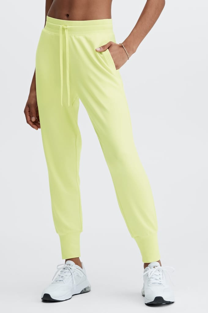 Fabletics Luxe Jogger Lemon Crème Größe: M REG | Jogginghosen Outlet | Damen