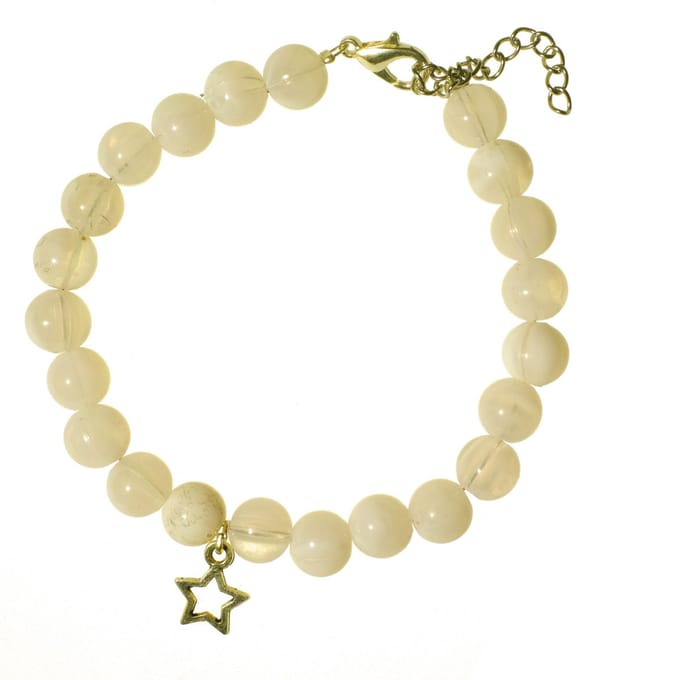 Armband - witte nature like kralen met sterbedeltje