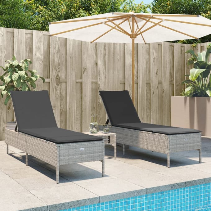 vidaXL - Ligstoelen - 2 - st - met - kussen - poly - rattan - lichtgrijs