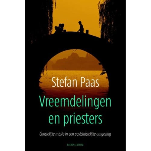 Vreemdelingen En Priesters - Stefan Paas