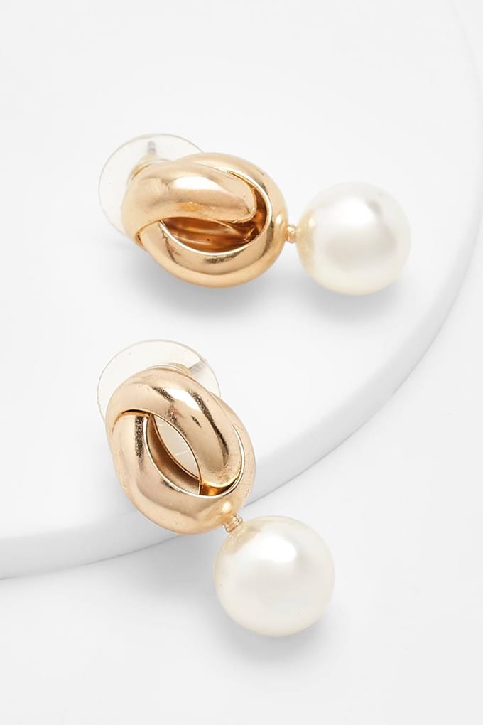 boohoo Dames Gouden Twist Parel Drop Oorbellen | Gold