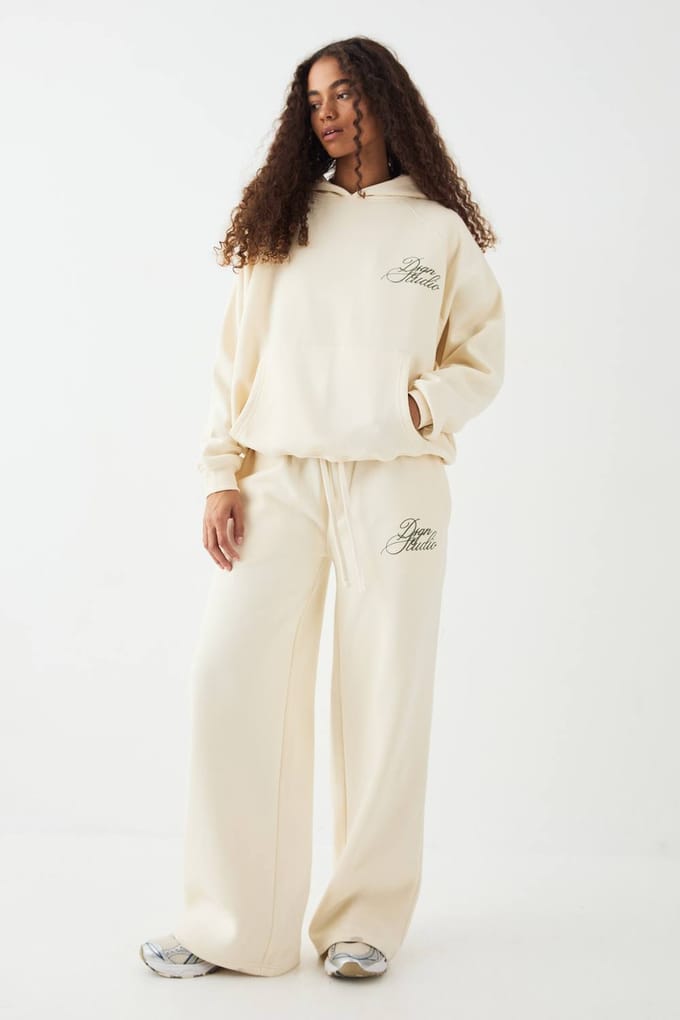 Dames DSGN Studio Script Oversized Hoodie | Cream | Maat: 3XL